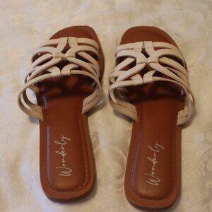Wonderly Avery White Strappy Sandal Size 8.5 Man Made Materials Flats